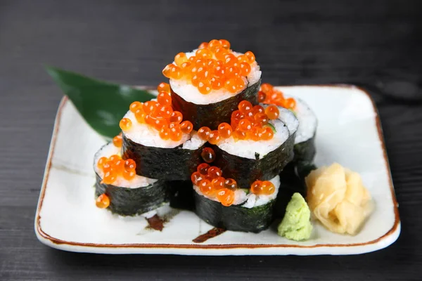 Lachsrogen Norimaki Sushi Rolle — Stockfoto