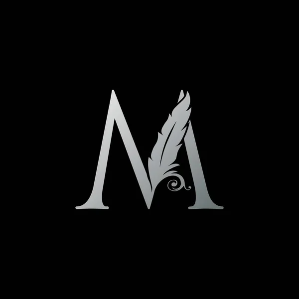 Lüks Feather M logosu simgesi. Hukuk, avukat, hukuk görevlisi, firma ve noter kimlikleri için monogram logosu tasarım konsepti