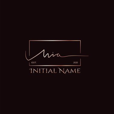 Mia Altın Gül Güzellik Baş harfleri logo işareti. Zarif el yazısı kaligrafik kız isim imza logosu tasarımı.