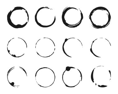 Mürekkep fırçası vuruşları kahve çemberi vektörü kümesi