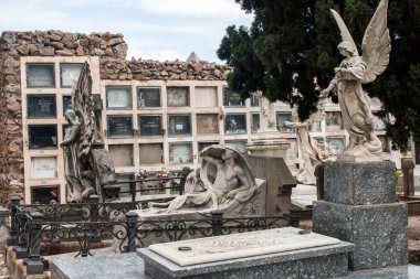 Barcelona, İspanya. 4 Eylül 2017. Montjuic mezarlığı Barcelona, Spain.The mezarlığı görünümü 4 Eylül 2017 üzerinde bir milyonu aşkın mezar ve kremasyon külleri, 500 metrekare içerir.