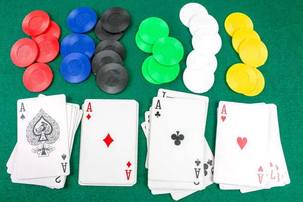 Fichas Poker Cartas Mesa Jogos — Fotografia de Stock