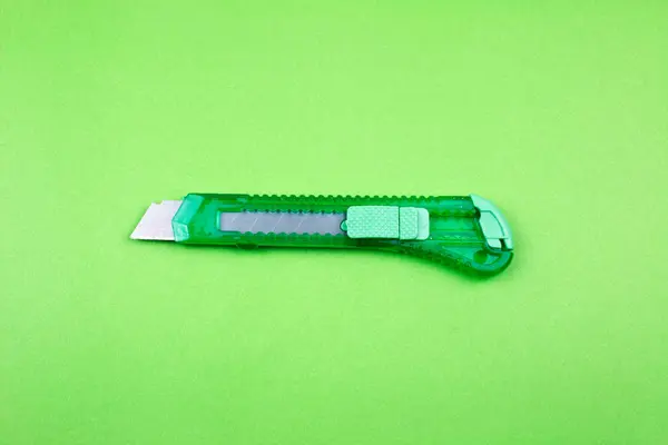 Coupe Plastique Vert Sur Fond Papier — Photo