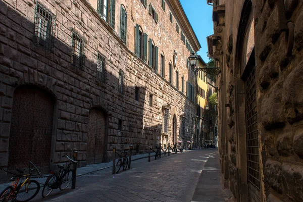 Итальянская Старая Улица Велосипедами — стоковое фото