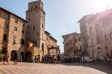 Boş sokak San Gimigiano, İtalya.