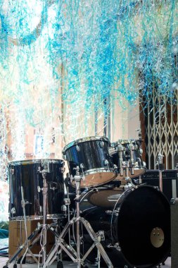 Geri Dönüşümlü Süslerle Sokak Partisi 'nde davul standı