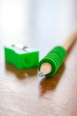 Yeşil kalem ahşap tablo.