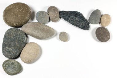 Plaj Çakıl beyaz arka plan üzerinde izole