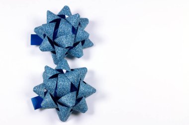 Mavi Hediyelik Noel için beyaz izole şeritler