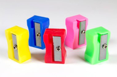 Beyaz arka plan üzerinde izole renkli Bileme makineleri