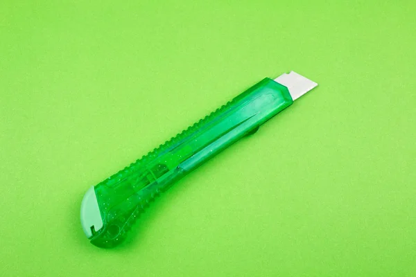 Coupe Plastique Vert Sur Fond Papier — Photo