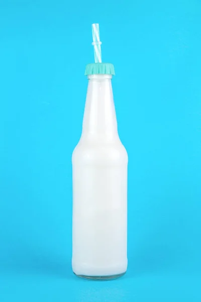 Flaska Mjölk Färgad Bakgrund — Stockfoto