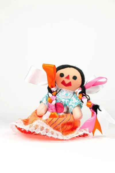 Mexikanische Traditionelle Puppe Auf Weißer Oberfläche — Stockfoto