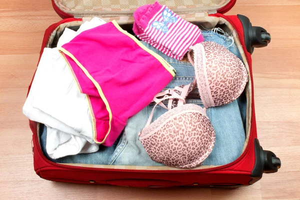 Top View Shot Suitcase Full Clothes Ready Voyage — Stock Photo, Image