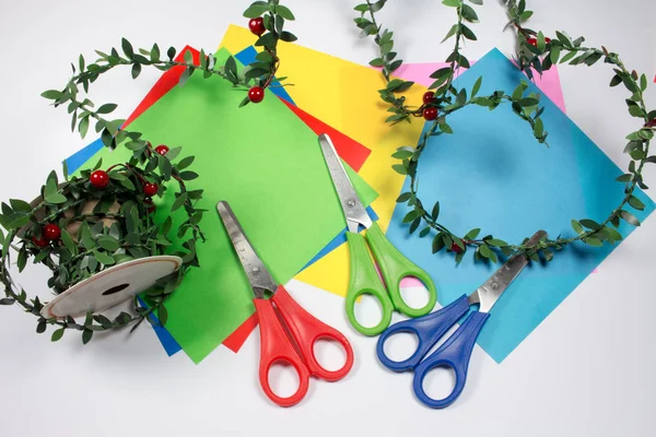 Cartões Papel Coloridos Tesouras Guirlanda Floral Natal — Fotografia de Stock
