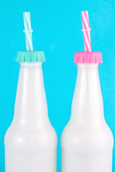 Flaska Mjölk Färgad Bakgrund — Stockfoto