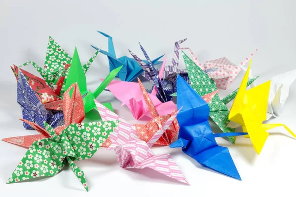 Pássaros Origami Coloridos Fundo Branco — Fotografia de Stock