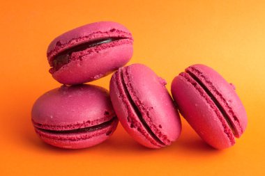 Lezzetli tatlı ahududu macarons