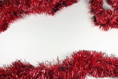 Geleneksel Noel kırmızı üzerine beyaz izole gelin teli