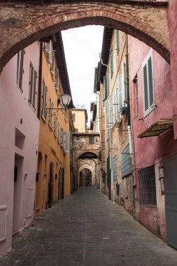 Siena sokakta. İtalya antik Ortaçağ kenti.