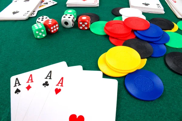 Cartões Poker Dados Fichas Mesa Jogos — Fotografia de Stock