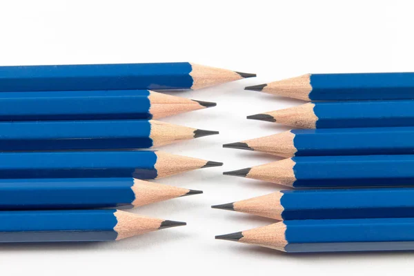 白い背景に分離された青鉛筆 — ストック写真