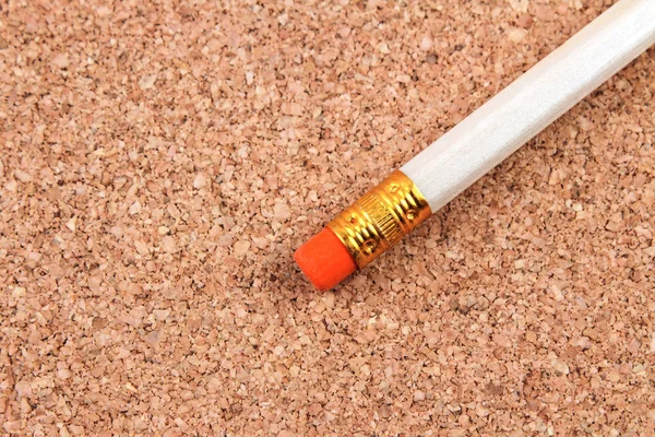 Ołówek Drewniany Czerwona Gumka Tle Cork — Zdjęcie stockowe