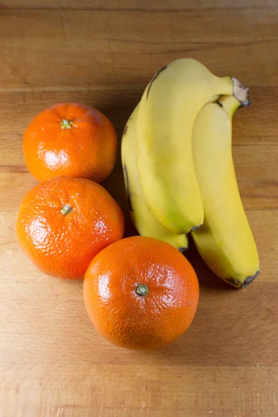 Fresh Bananas Tangerines Wooden Table — Stock Photo, Image