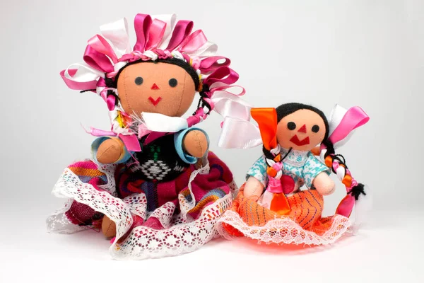 Muñecas Mexicanas Tradicionales Superficie Blanca — Foto de Stock