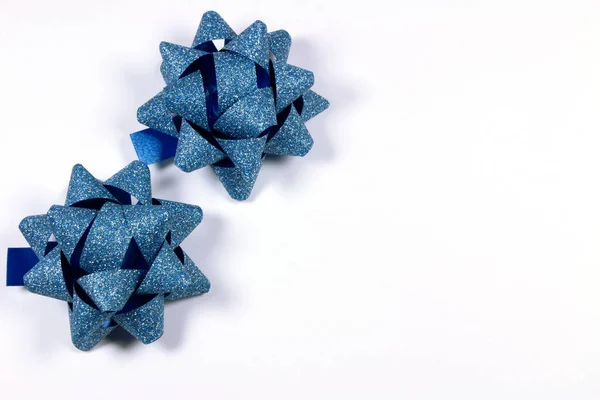 Blaue Geschenkbänder Isoliert Auf Weiß Für Weihnachten — Stockfoto