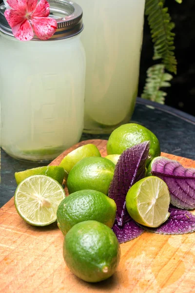 Lemonade Glass Jars Straws Limes Flowers — Stock Photo, Image