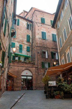 Siena sokakta. İtalya antik Ortaçağ kenti.