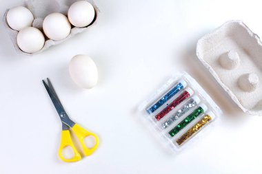 Glitter ve makas beyaz tablo Easter Eggs