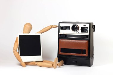 Fotoğraf makinesi, Ahşap Manken ve Eski Stil Boş Fotoğraf Çerçevesi