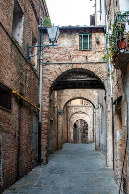Sienna Caddesi. İtalya 'daki Antik Ortaçağ Kasabası