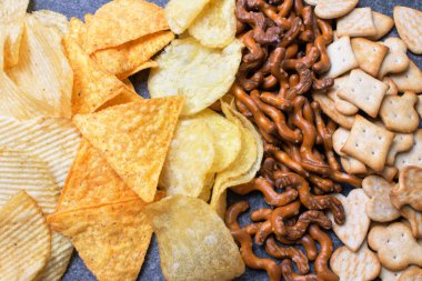 Koyu Rustik Masada Birçok Çeşit Çerez