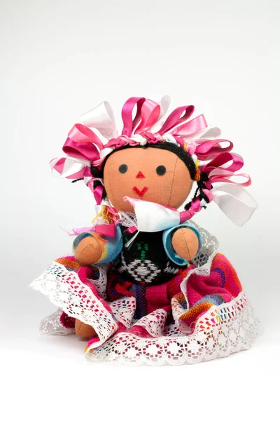 Mexikanische Traditionelle Puppe Auf Weißer Oberfläche — Stockfoto