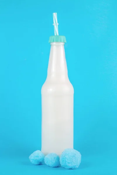 Butelka Mleka Kolorowym Tle — Zdjęcie stockowe