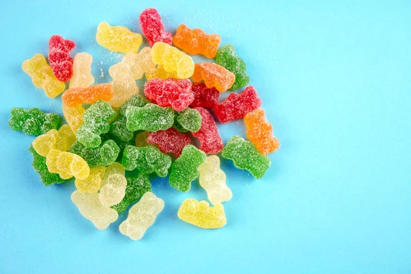 Üzerinde mavi arka plan seçimi sakızlı ayılar