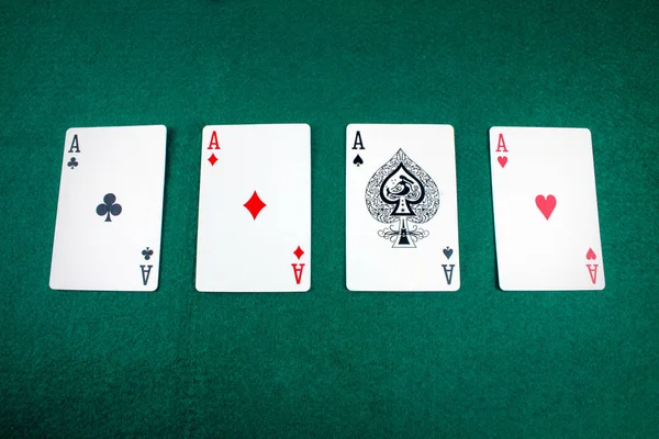 Cartas Ases Poker Mesa Jogo Verde — Fotografia de Stock