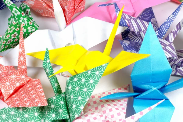 Pássaros Origami Coloridos Fundo Branco — Fotografia de Stock