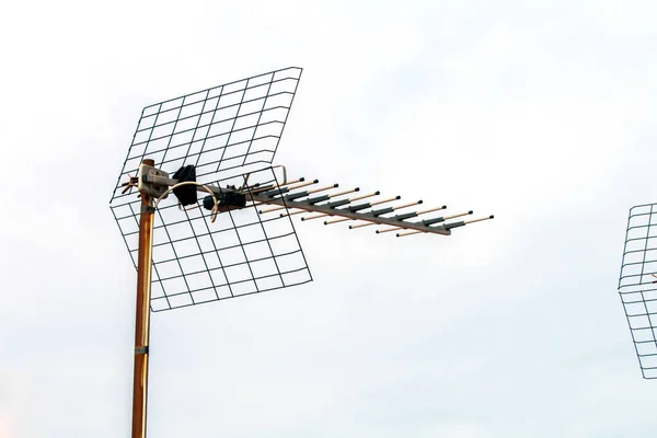 Vecchia Antenna Televisiva Analogica Sul Tetto — Foto Stock