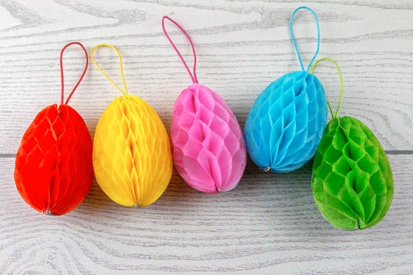 Papel Coloridos Huevos Pascua Mesa Rústica Blanca — Foto de Stock