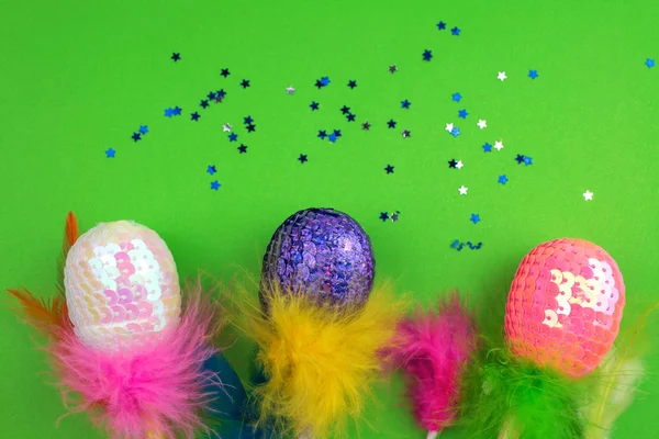 Colorful Sequins Easter Eggs Feathers Green Background — Stock Photo, Image