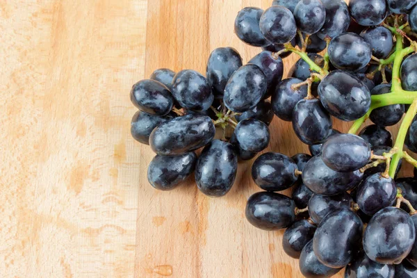 Bunch Blue Grapes Wooden Table — Stock Photo, Image
