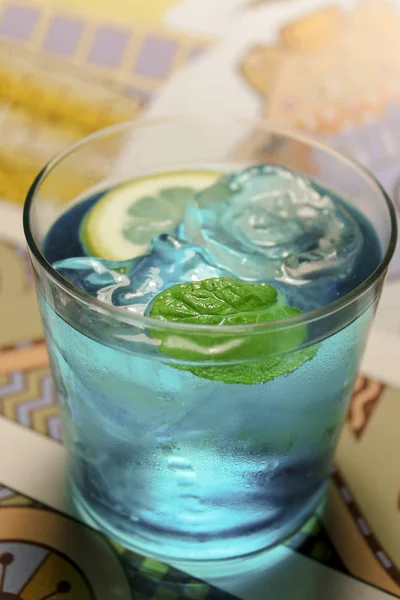 Blue Cocktail Lime Mint Table — Stock Photo, Image