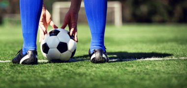 Deri top ile geleneksel futbol oyunu