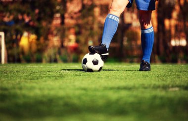 Deri top ile geleneksel futbol oyunu