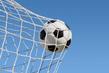 Deri top ile geleneksel futbol oyunu