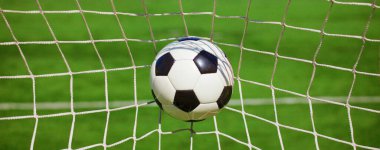 Deri top ile geleneksel futbol oyunu